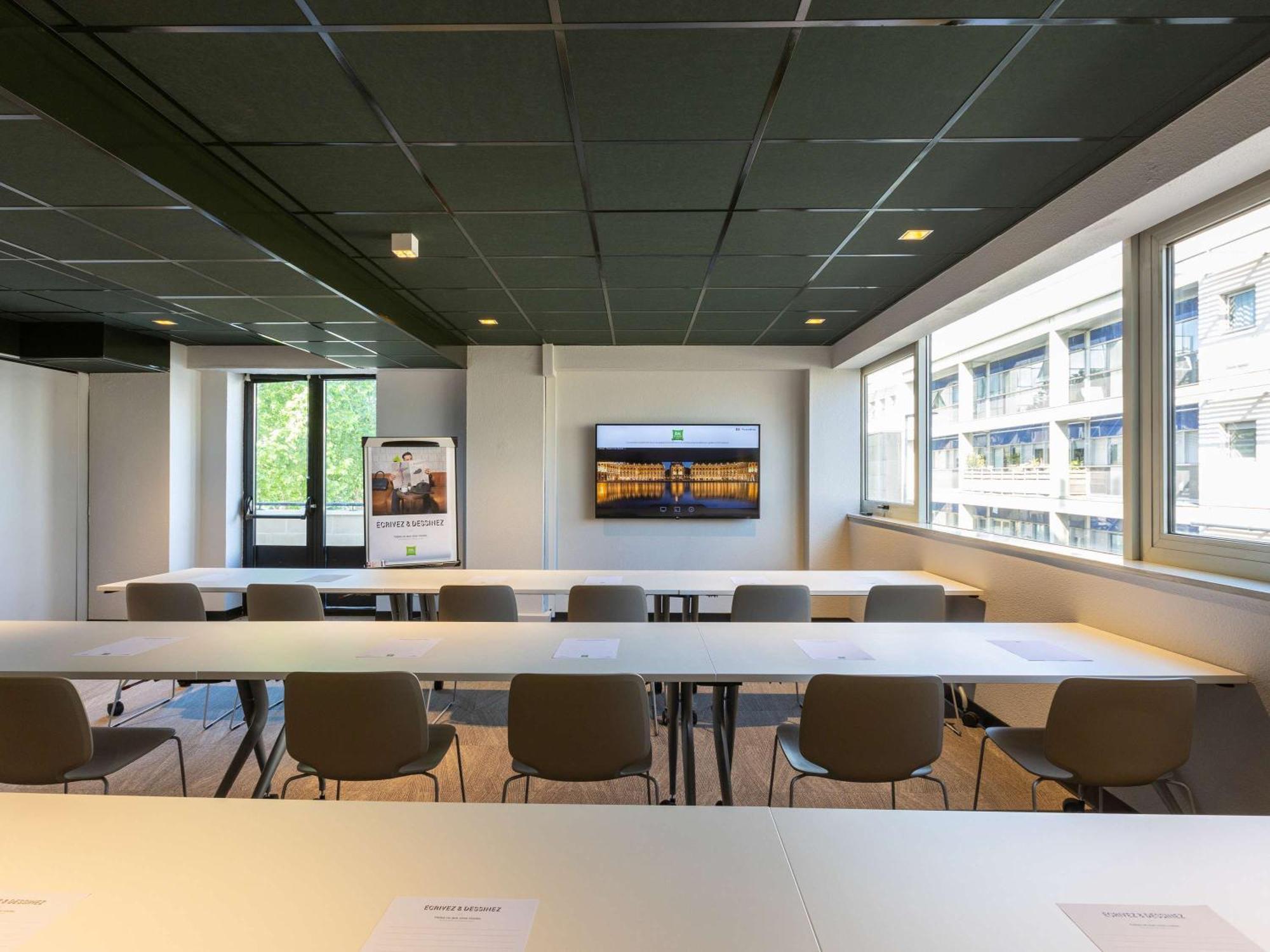 Ibis Styles Centre Mériadeck Hotel 3*